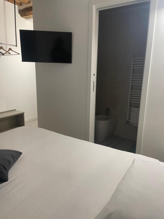 Postel nebo postele na pokoji v ubytování L'Inferno di Dante