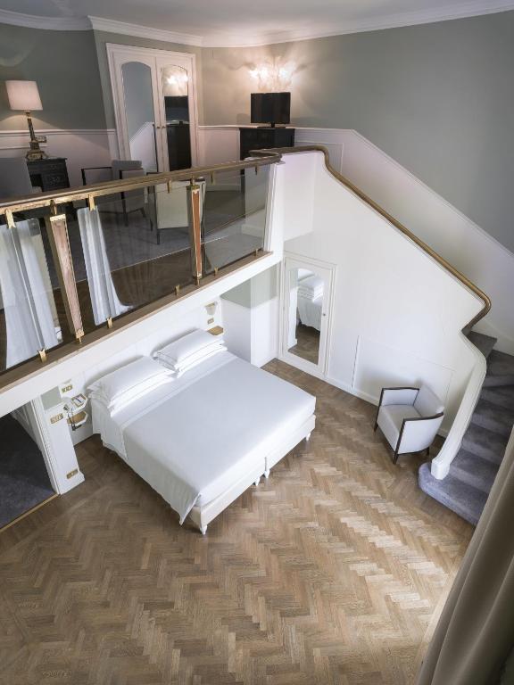 
Family Suite - Split Level
