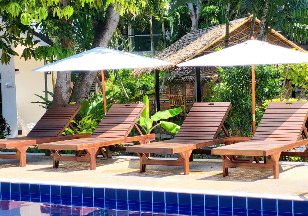 Bazén v ubytování Blue Palm Kata Resort nebo v jeho okolí