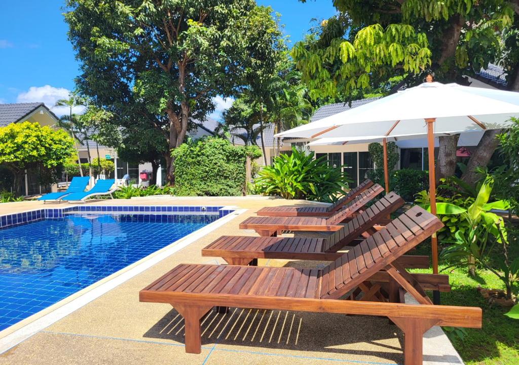 Bazén v ubytování Blue Palm Kata Resort nebo v jeho okolí