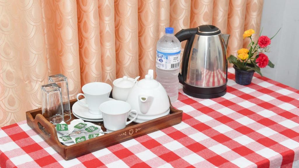 Příslušenství pro přípravu čaje a kávy v ubytování Prem Nadee Homestay
