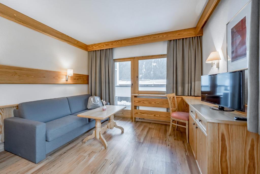 TV a/nebo společenská místnost v ubytování tilia living - b&b mit dem Komfort eines kleinen, feinen Hotels