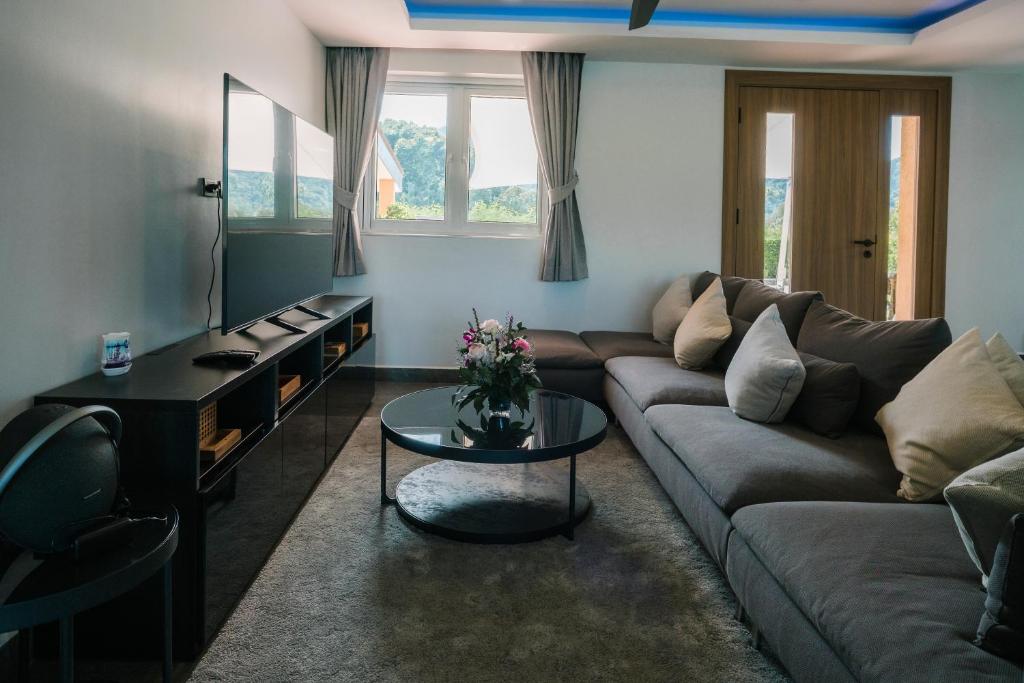 TV a/nebo společenská místnost v ubytování Private Pool Villa Melina - Koh Chang