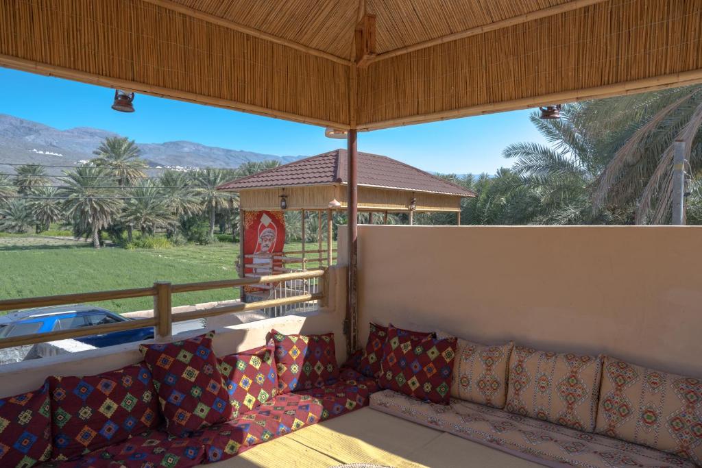 Nespecifikovaný výhled na hory nebo výhled na hory při pohledu z hostelu