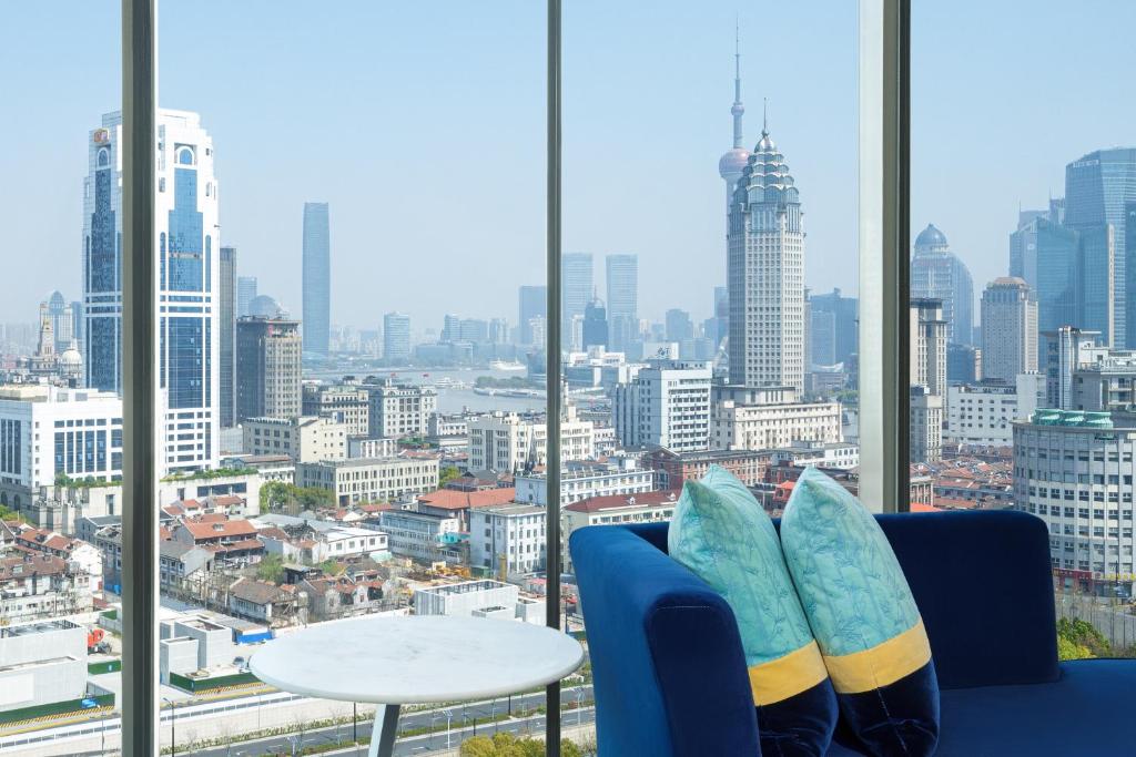 Nespecifikovaný výhled na destinaci Šanghaj nebo výhled na město při pohledu z hotelu