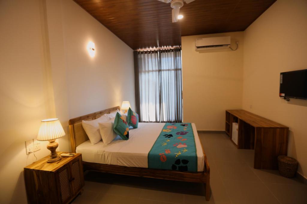 Postel nebo postele na pokoji v ubytování Coop Safari Hotel