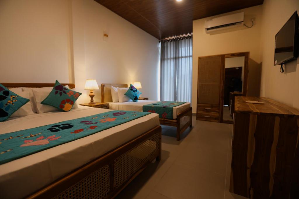 Postel nebo postele na pokoji v ubytování Coop Safari Hotel