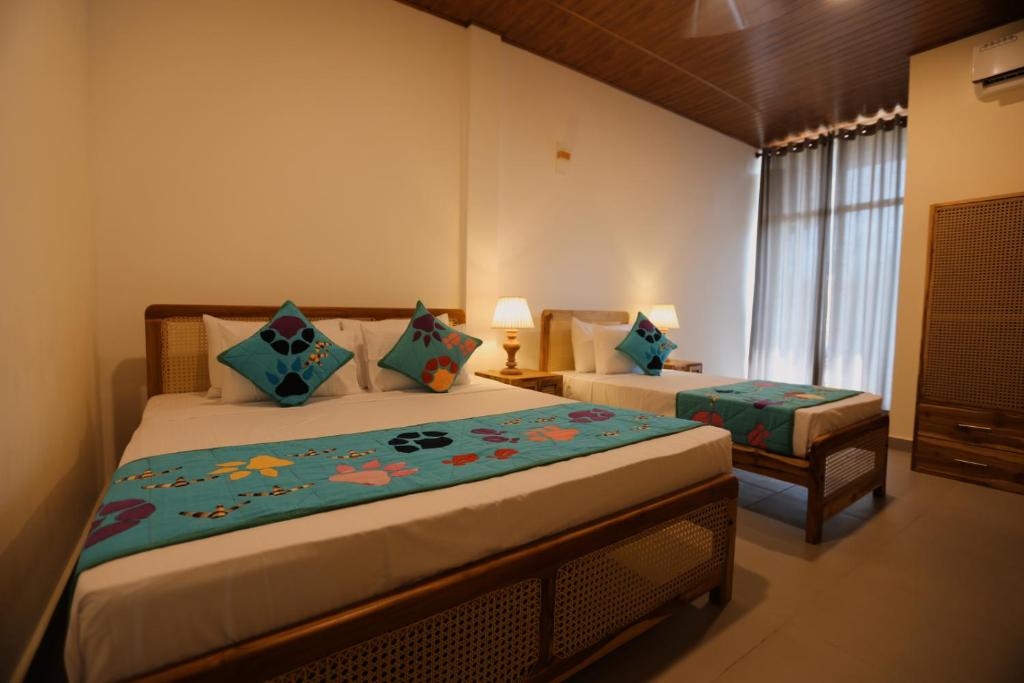 Postel nebo postele na pokoji v ubytování Coop Safari Hotel
