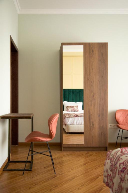Postel nebo postele na pokoji v ubytování Phazisi Hotel