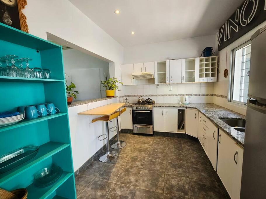 Kuchyň nebo kuchyňský kout v ubytování OlaLasGrutas Casa 4ta Bajada