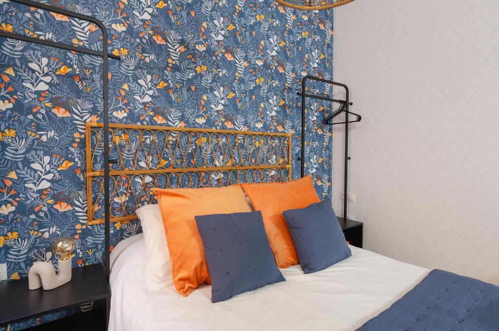 A bed or beds in a room at Casa Armonía