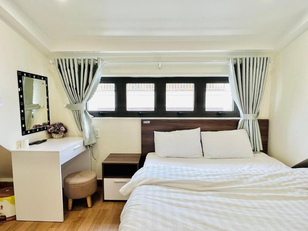 Postel nebo postele na pokoji v ubytování Hotel Duy Dũng - Đà Lạt