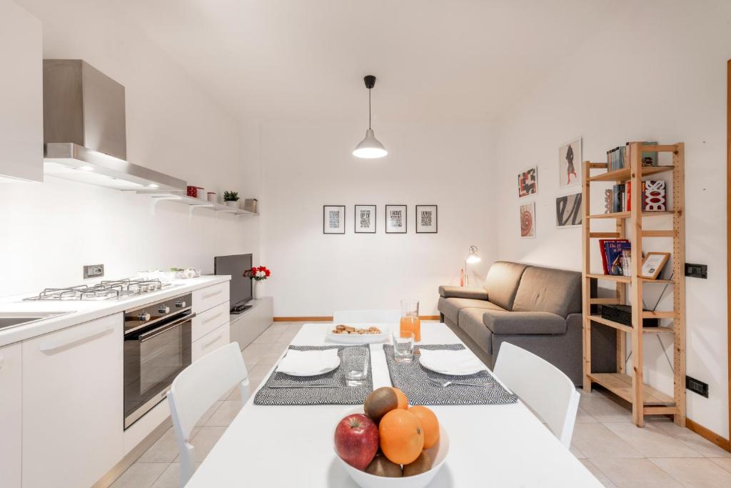 O bucătărie sau chicinetă la Vigevano, 15 - Navigli Apartment - L'altra Darsena