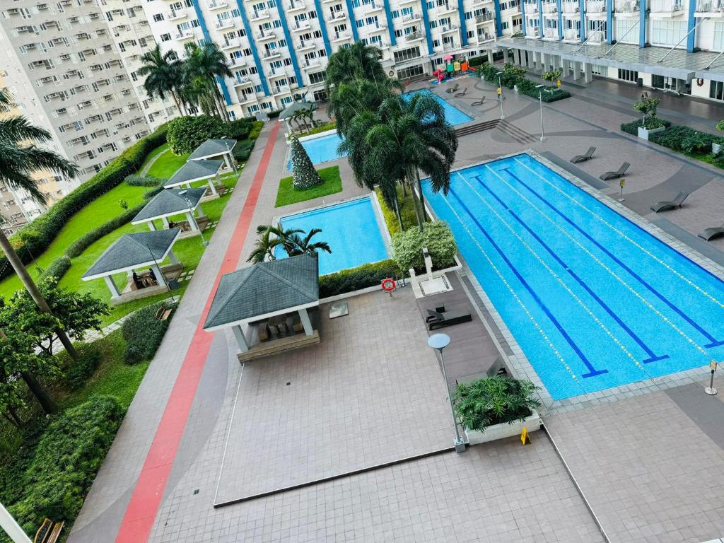 an overhead view of a swimming pool in a building at Ever Stays at Light Residences 1BR in Manila