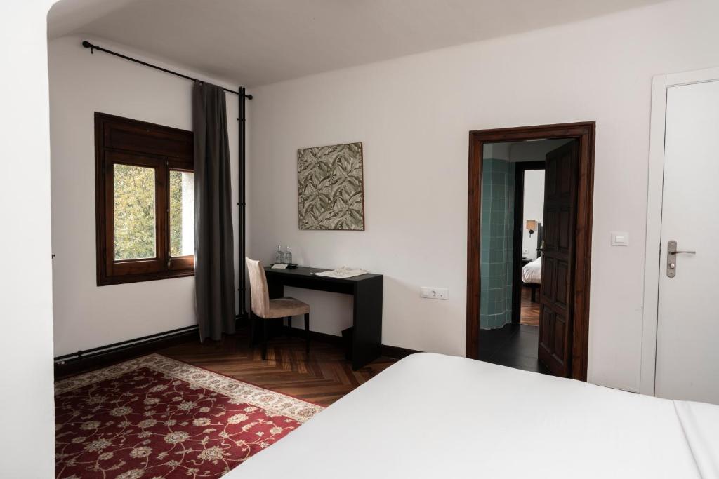 Postel nebo postele na pokoji v ubytování Angelats Hotel - A Signature Boutique Hotel & Restaurant