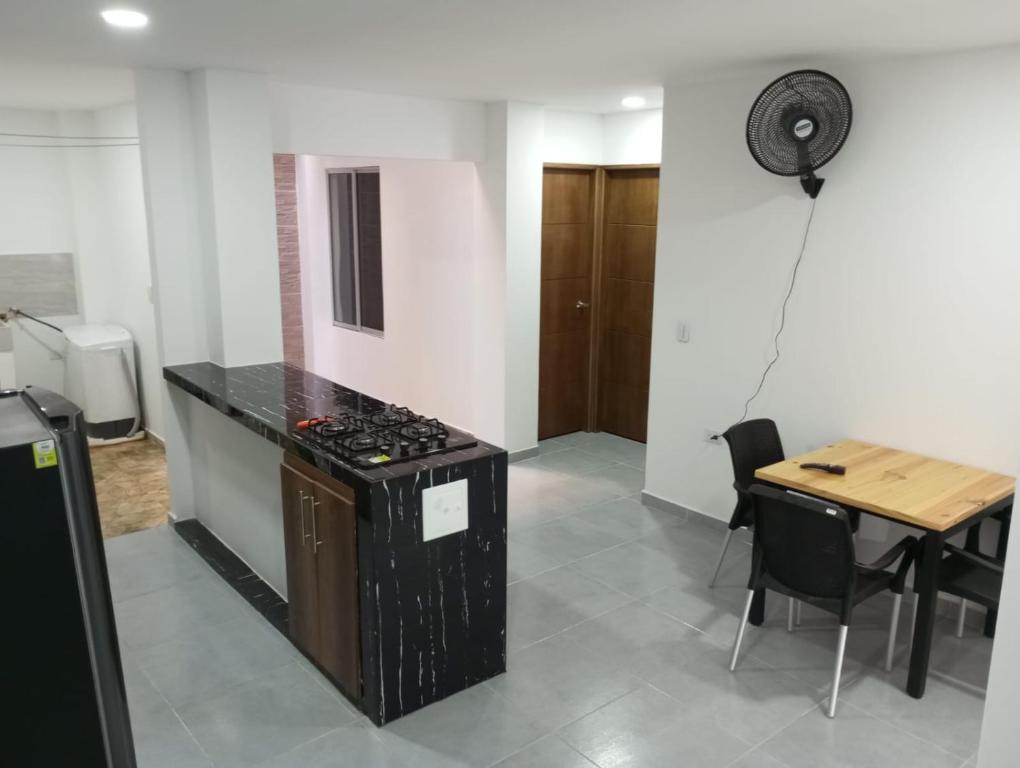 a kitchen with a stove and a table in it at Apartamento Villa Mary-Coveñas in Coveñas