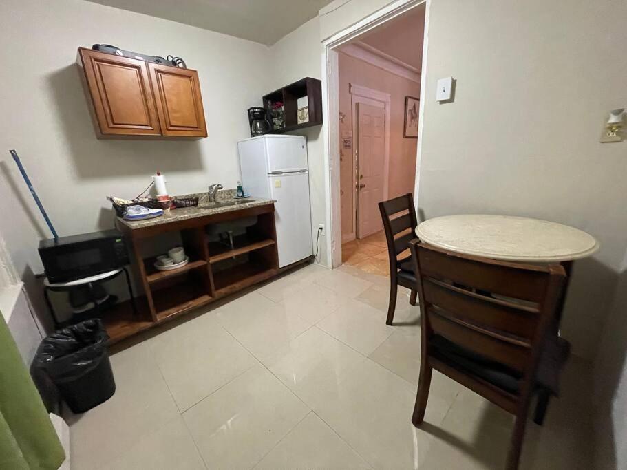 Foto dalla galleria di *PRIVATE* Studio 5 minutes from LGA/ US Open a East Elmhurst