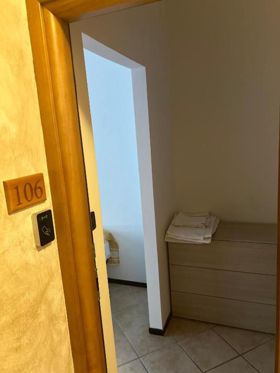 Postel nebo postele na pokoji v ubytování Albergo La Grolla