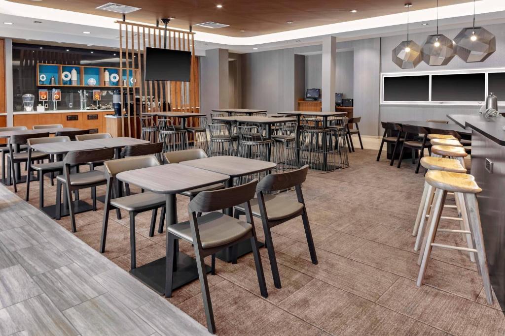 SpringHill Suites by Marriott Kansas City Plaza photo
