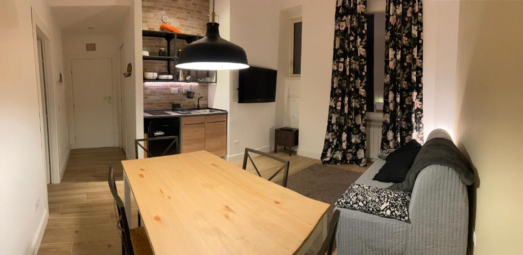 A kitchen or kitchenette at Dimora del Papa apartments