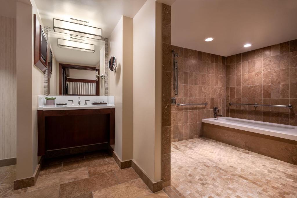 Koupelna v ubytování The Ritz-Carlton, Rancho Mirage
