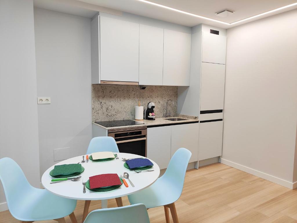 Kuchyň nebo kuchyňský kout v ubytování Apartamentos Centro Oviedo Caveda