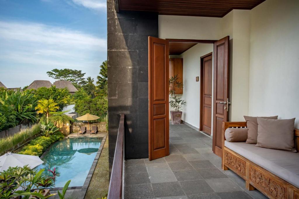 Bazén v ubytování Paon Desa Ubud nebo v jeho okolí
