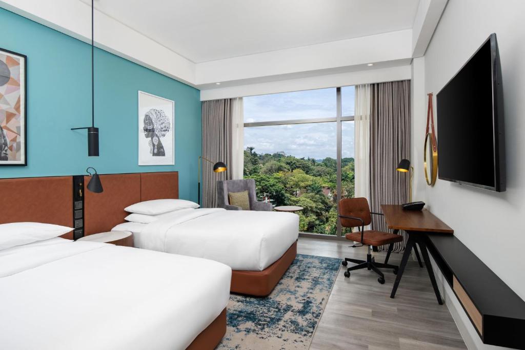Postel nebo postele na pokoji v ubytování Four Points by Sheraton Kampala