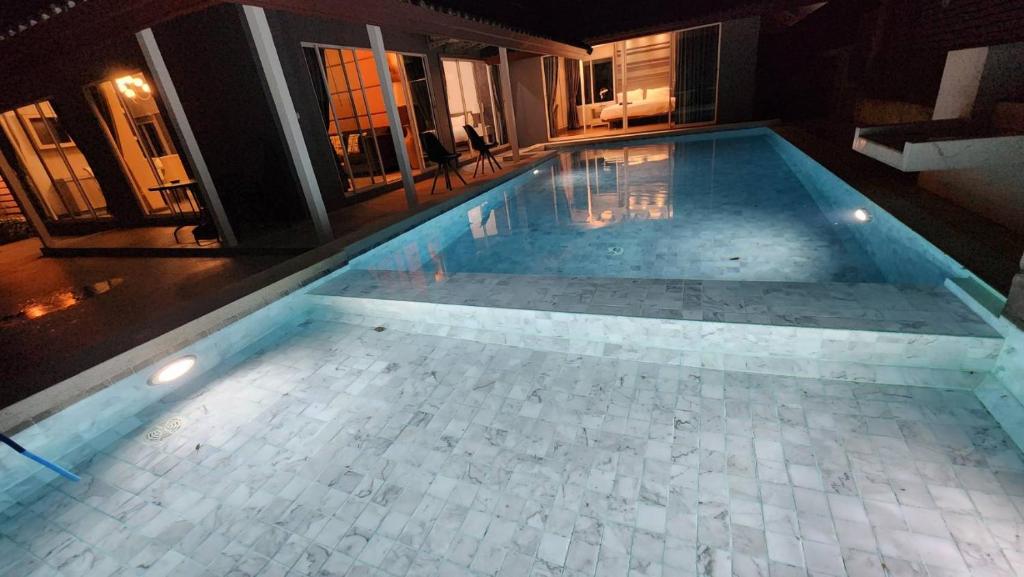 Bazén v ubytování I am pool villa Pattaya no 5 nebo v jeho okolí