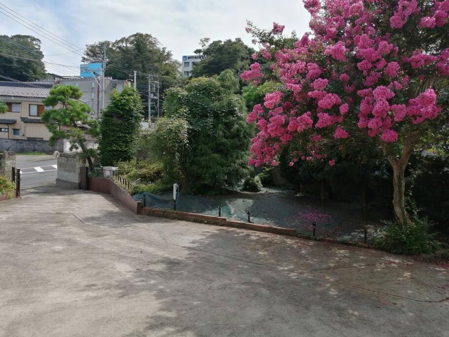 Zahrada ubytování 一棟貸しの宿 貸別荘 水戸ハウス Vacation Rental Mito House! Location is 1-2-55 Kanemachi Ibaraki Prefecture 玄関横のキーボックスの暗証番号はご予約後に宿からのメッセージ欄にてご確認下さい 場所は茨城県水戸市金町1-2-55です