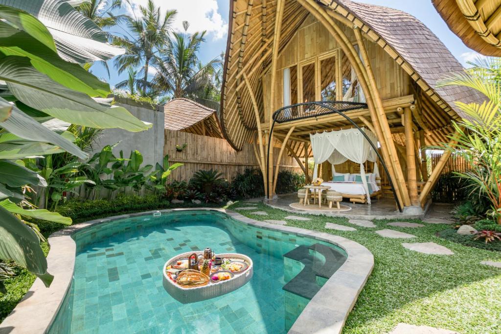 Puca Gavi Eco Luxury Villa Ubud tesisinde veya buraya yakın yüzme havuzu