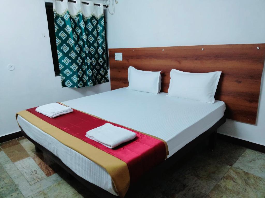 Postel nebo postele na pokoji v ubytování Hotel Royal Green Inn