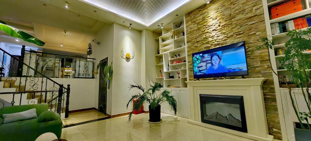 TV a/nebo společenská místnost v ubytování Dali Listening Seaview Villa大理听城海景别墅