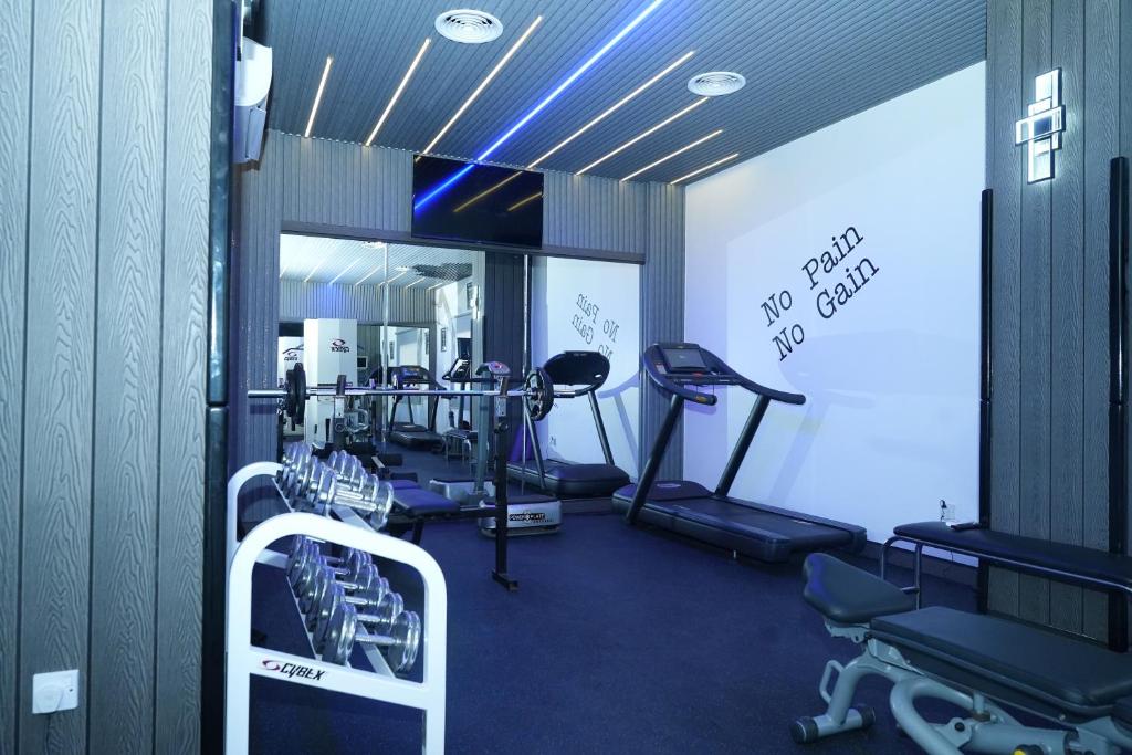 Fitness centrum a/nebo fitness zařízení v ubytování Nova Park Hotel