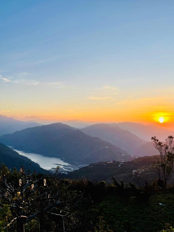 a sunset in the mountains with a view of a lake at Junyi Landscape Villa in Ren&#39;ai