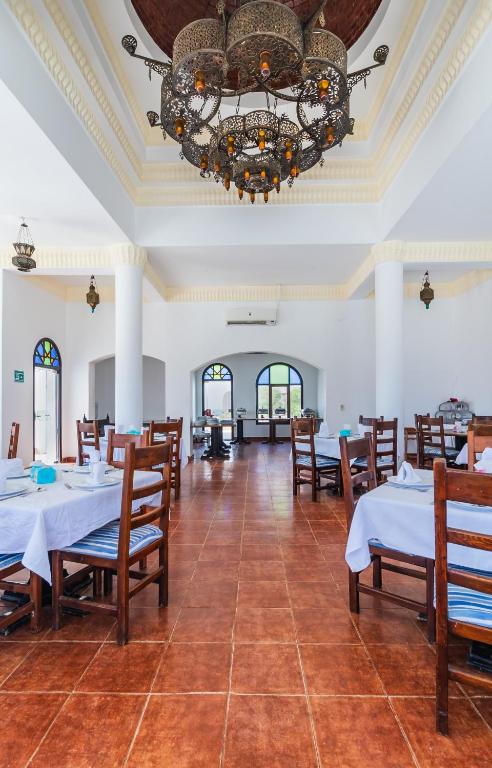 A restaurant or other place to eat at Daniela Diving Resort Dahab