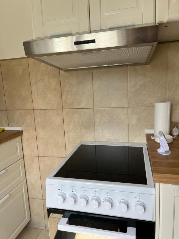A kitchen or kitchenette at Vila Vera