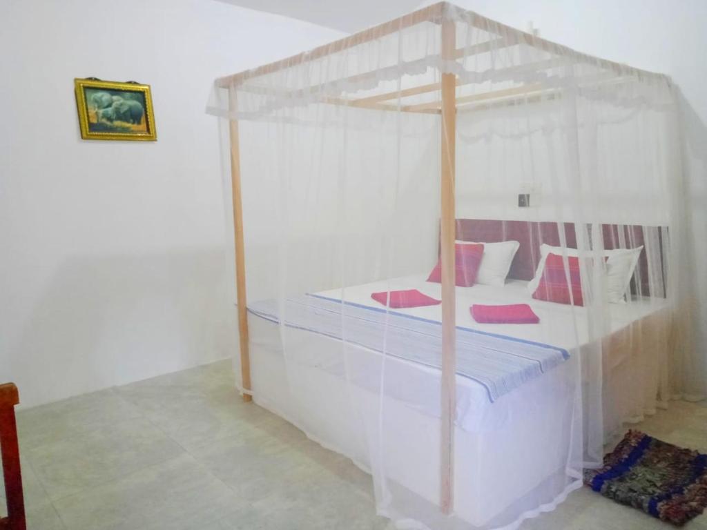 Postel nebo postele na pokoji v ubytování Arachchi Guest House