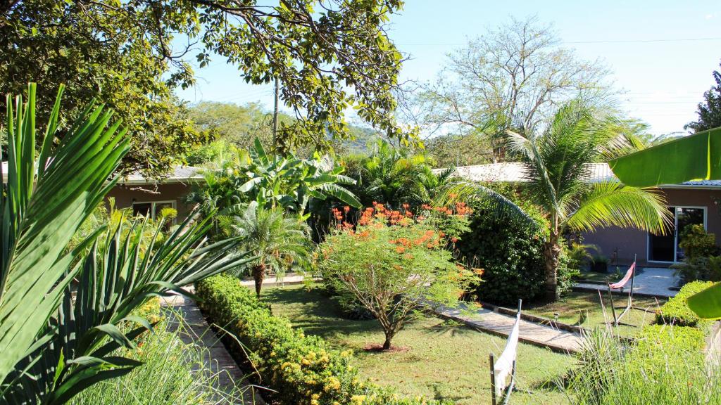 Zahrada ubytování Tee-K Lodge Tamarindo