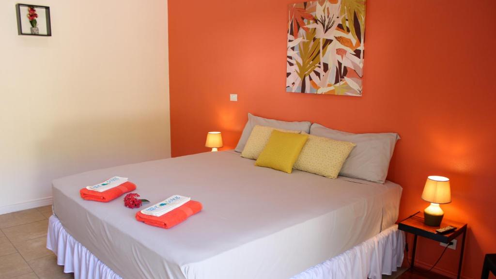 Postel nebo postele na pokoji v ubytování Tee-K Lodge Tamarindo