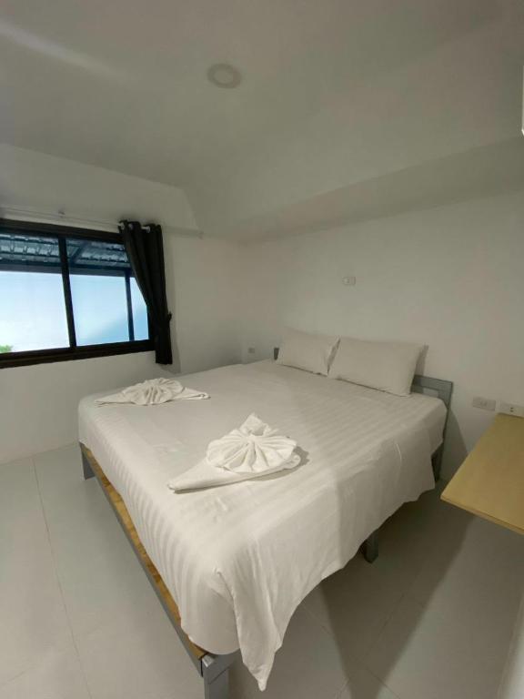 Postel nebo postele na pokoji v ubytování Samui Green Hotel