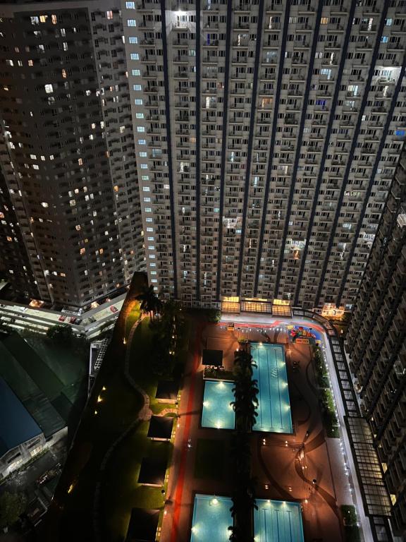 Studio Units at SM Light Residences Condo Beside Boni MRT Station - Apartamento Con Vista A La Piscina