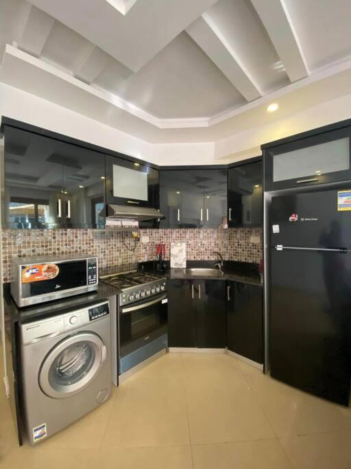 Fotografie z fotogalerie ubytování 3-Bedroom Apartment on the Ground Floor with Pool View, Personal Garden Area, Backyard, and Free Beach Access in Sharm Hills Resort v destinaci Sharm El Sheikh