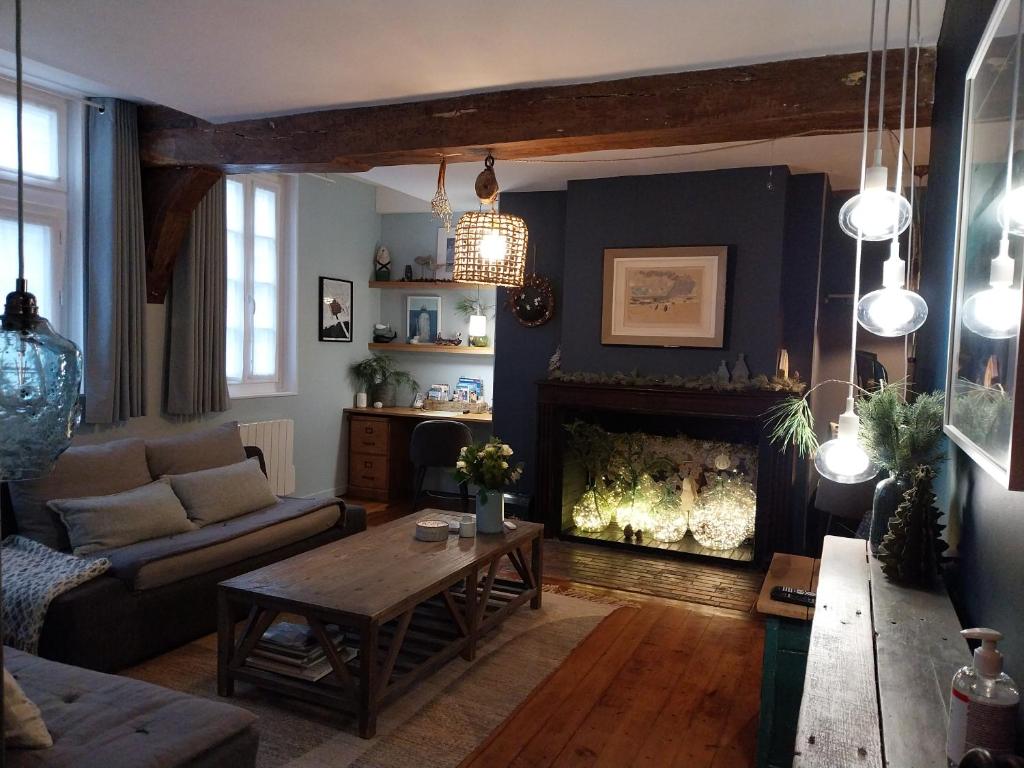 a living room with a couch and a fireplace at La Cabane du Pecheur in Honfleur