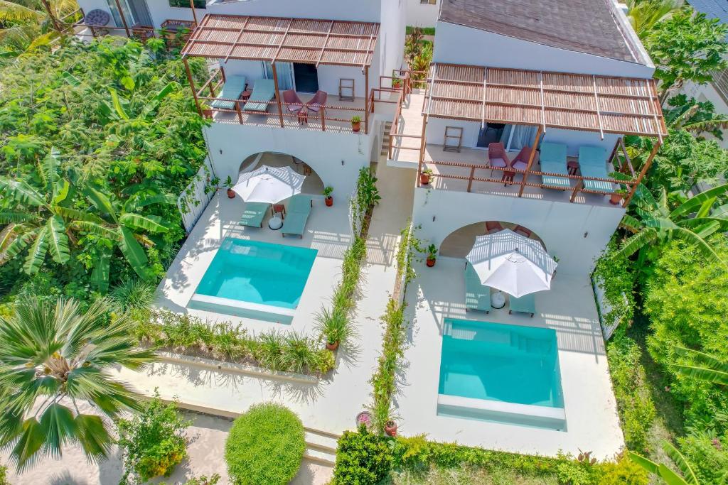 المسبح في Alma Boutique Hotel أو بالجوار