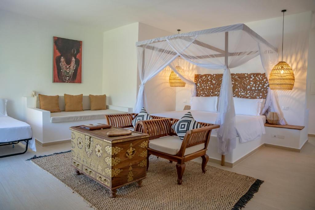 سرير أو أسرّة في غرفة في Alma Boutique Hotel