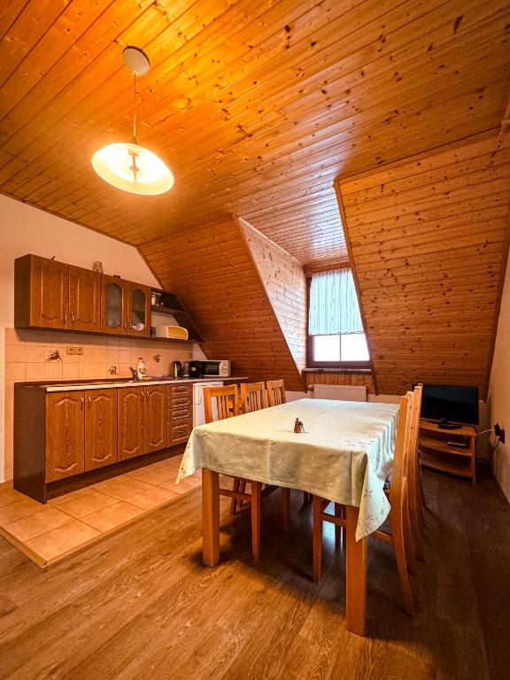 Kuchyň nebo kuchyňský kout v ubytování Apartmany Kolb Ramzová