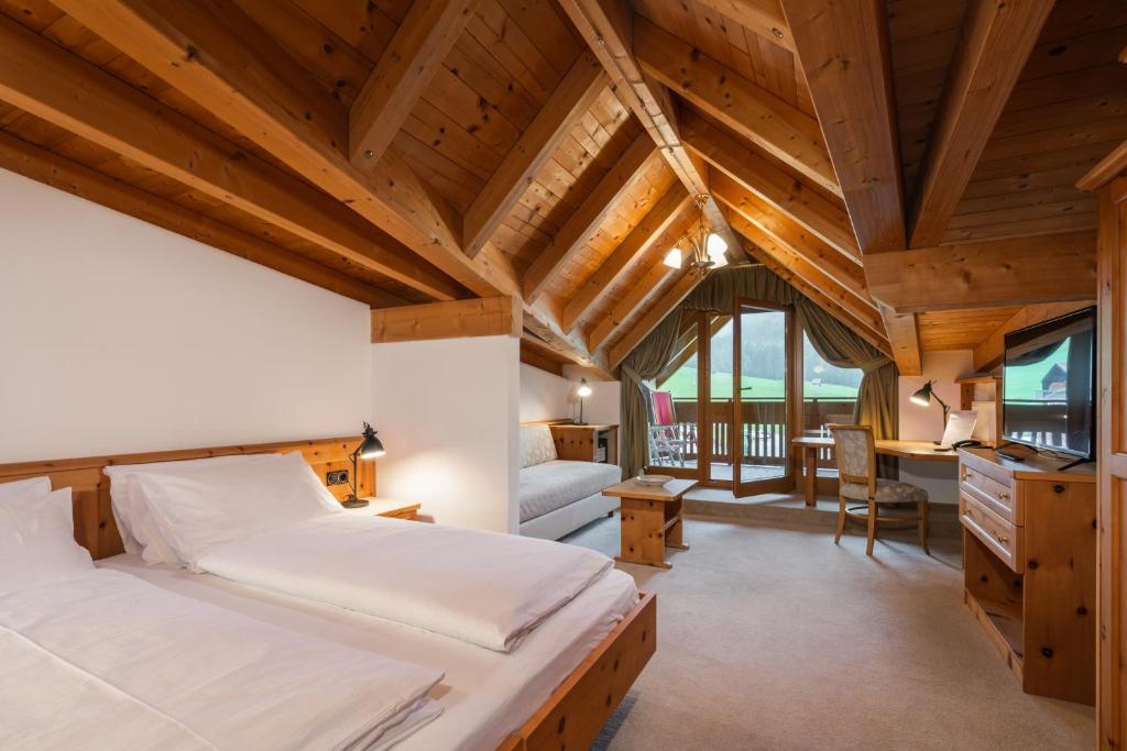 Posteľ alebo postele v izbe v ubytovaní Hotel Asterbel