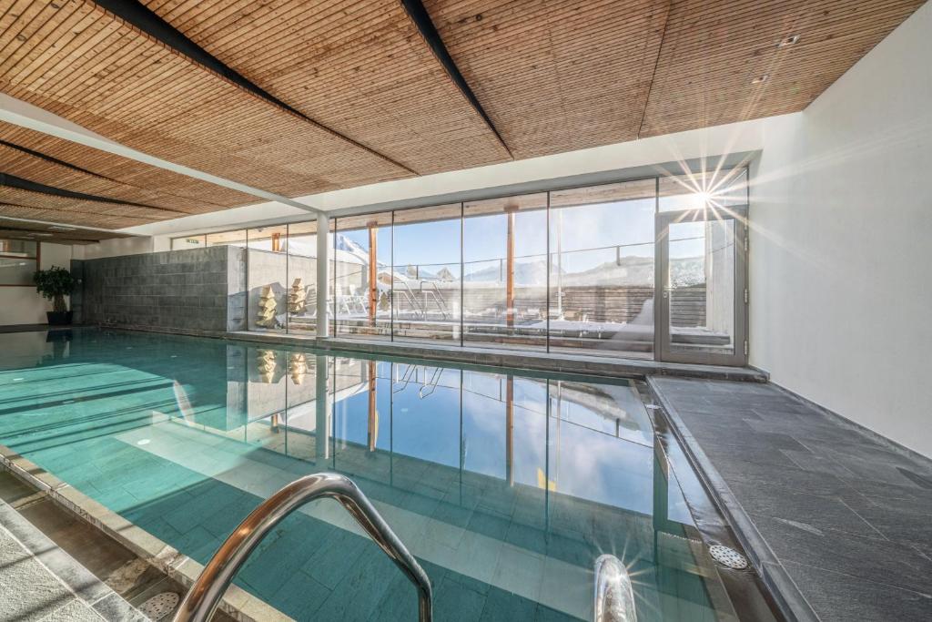 Bazén v ubytovaní Hotel Hochsölden alebo v jeho blízkosti