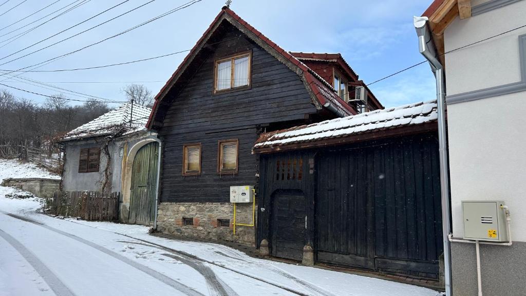 Casa veche “Old house” om vinteren